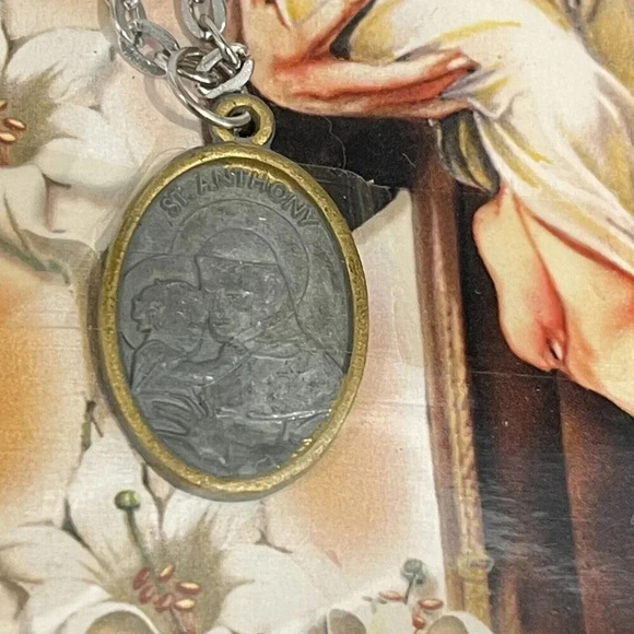 Pray For Us St. Anthony Silver Tone Pendant Necklace Medal Oval Friars New York - Picture 2 of 4